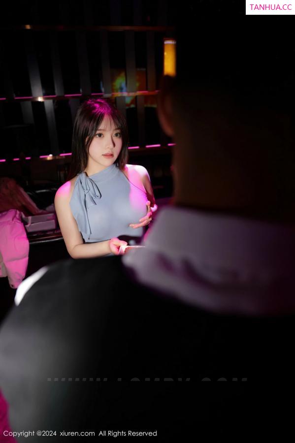 豆瓣酱  [XiuRen]高清写真图 2024.04.16 No.8402 豆瓣酱 美腿黑丝第21张图片